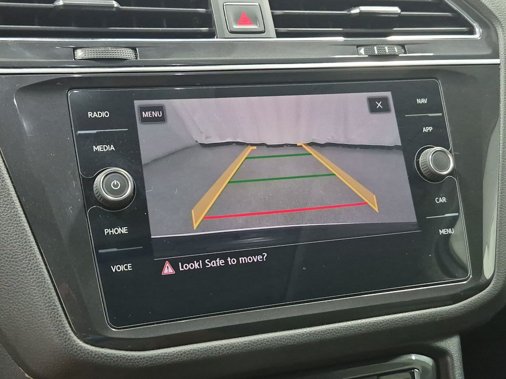Thumbnail: 2018 Volkswagen Tiguan - 35