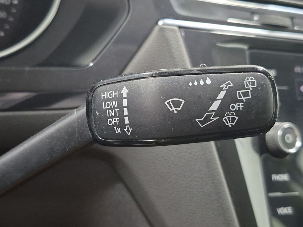 Thumbnail: 2018 Volkswagen Tiguan - 33