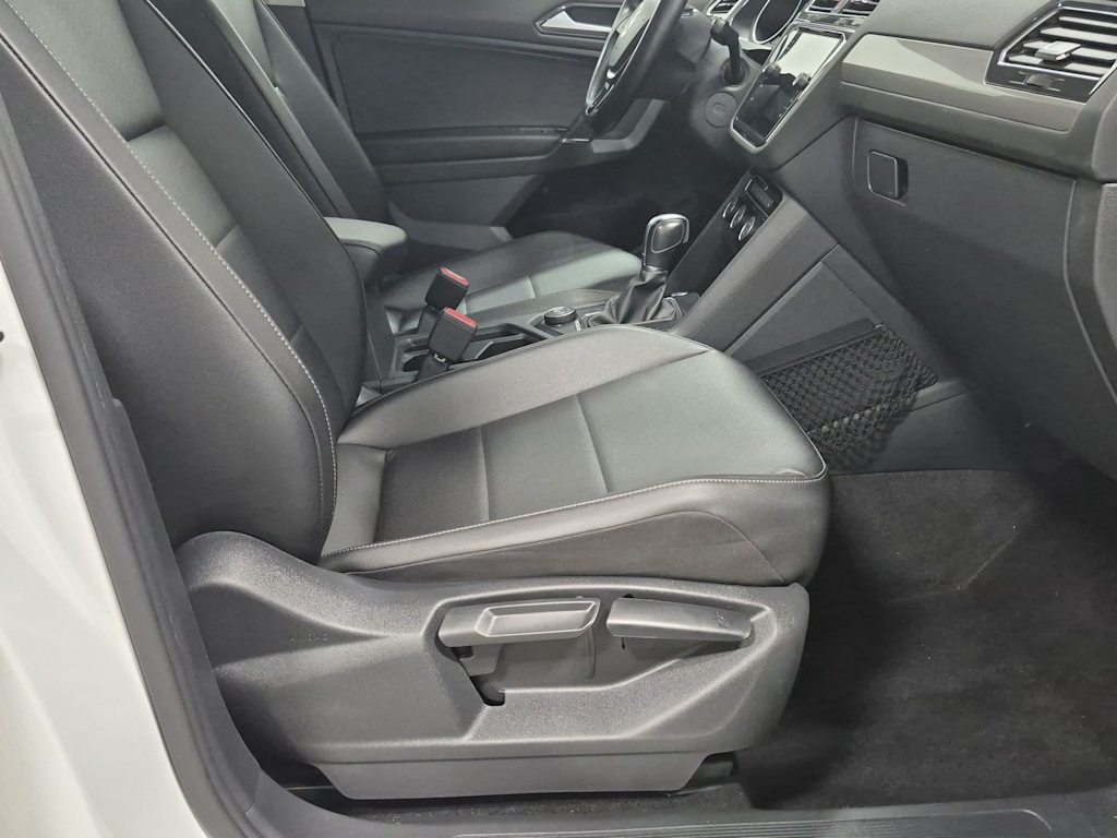 Thumbnail: 2018 Volkswagen Tiguan - 10