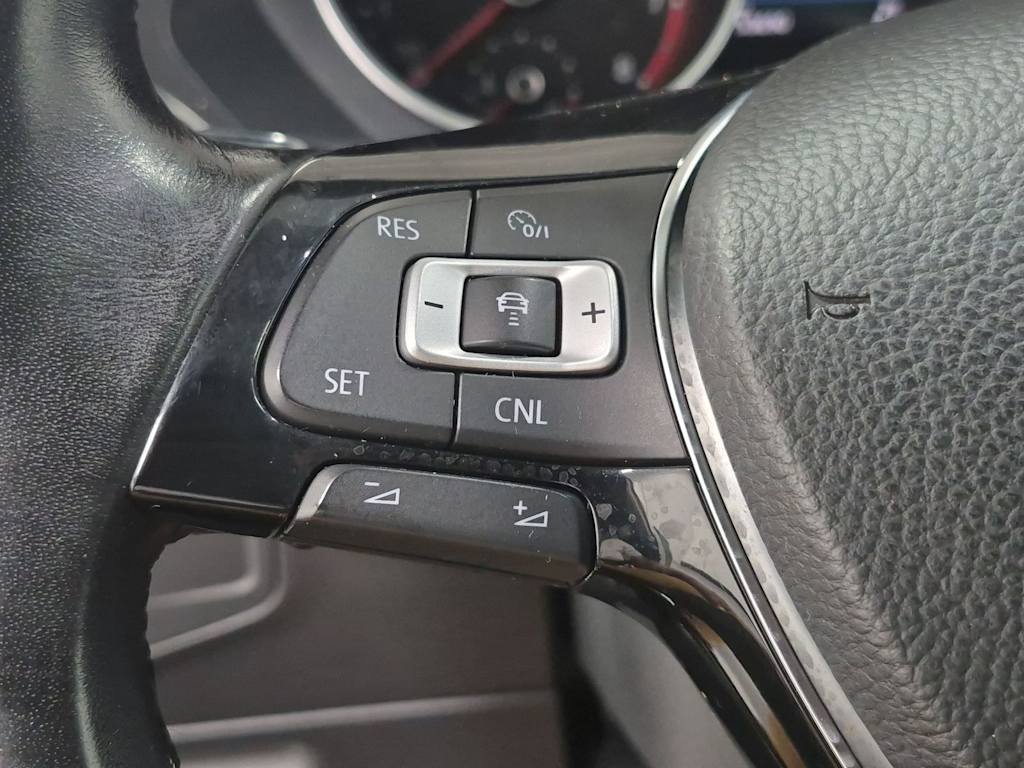 Thumbnail: 2018 Volkswagen Tiguan - 31