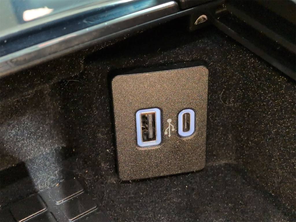 Thumbnail: 2023 Lincoln Corsair - 34