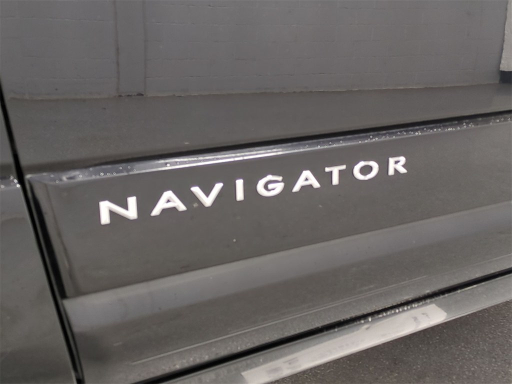 Thumbnail: 2017 Lincoln Navigator - 25