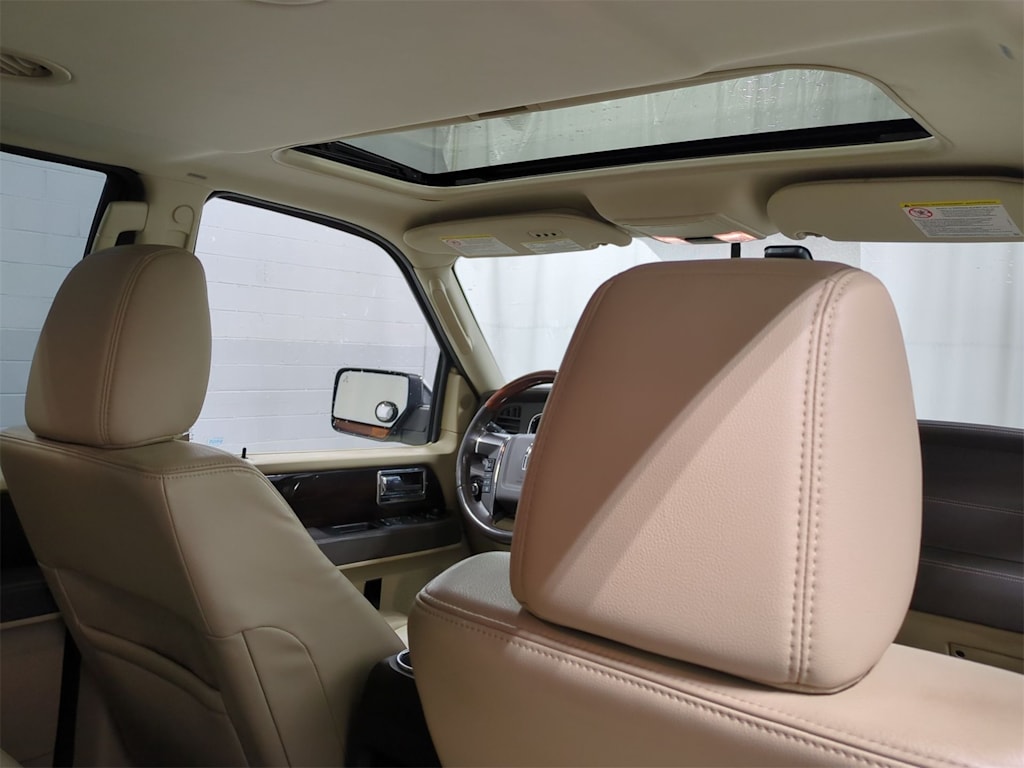 Thumbnail: 2017 Lincoln Navigator - 29