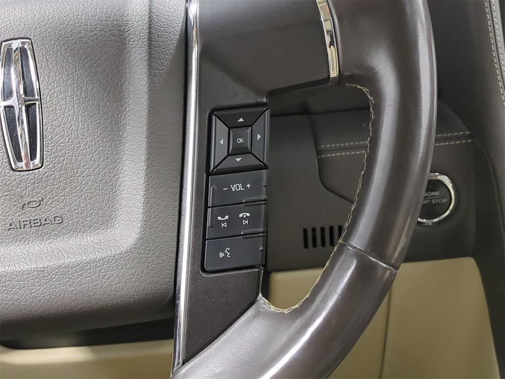 Thumbnail: 2017 Lincoln Navigator - 32