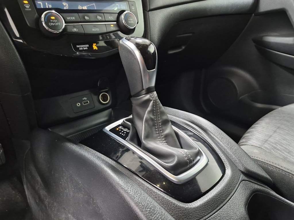 Thumbnail: 2019 Nissan Rogue - 16