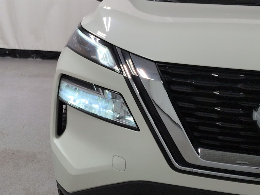 Thumbnail: 2023 Nissan Rogue - 17