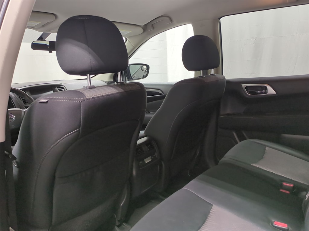 Thumbnail: 2017 Nissan Pathfinder - 13