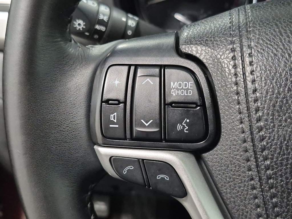 Thumbnail: 2015 Toyota Highlander - 31