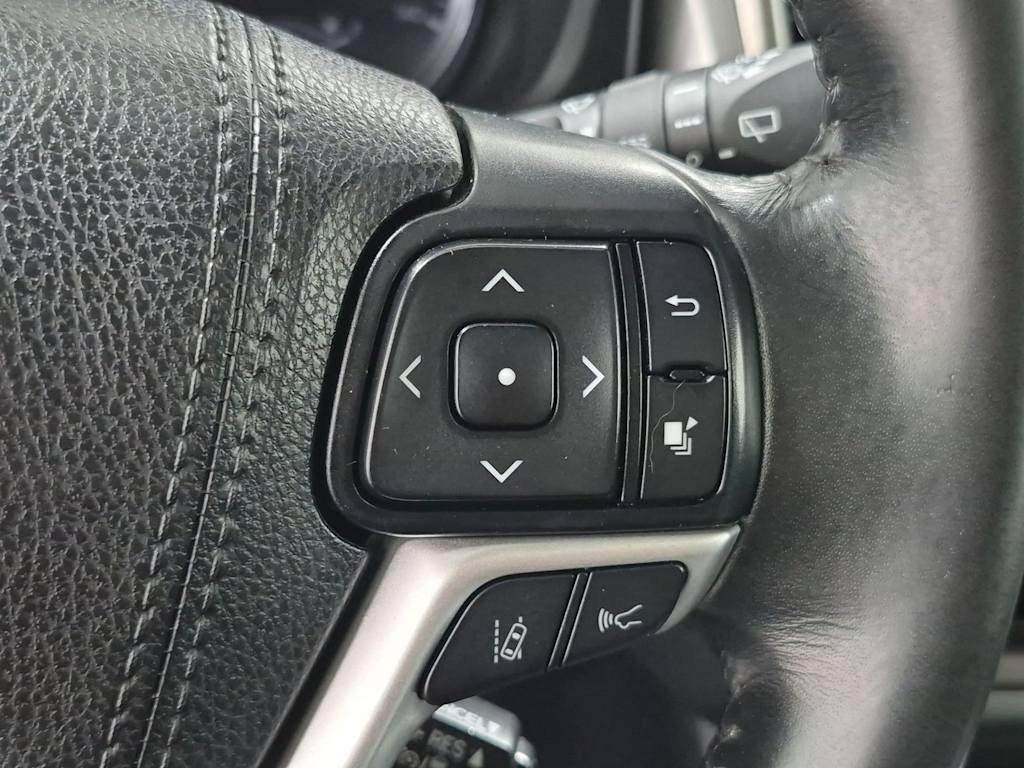 Thumbnail: 2015 Toyota Highlander - 32