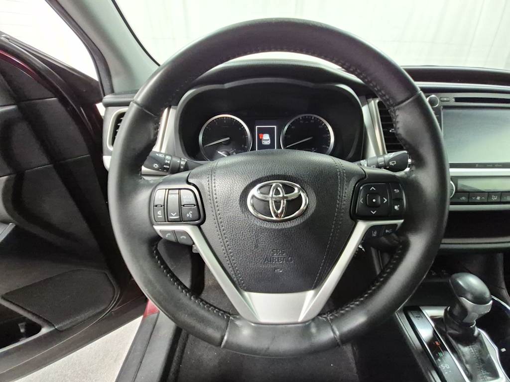 Thumbnail: 2015 Toyota Highlander - 13