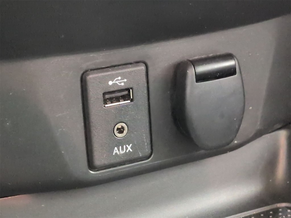 Thumbnail: 2018 Nissan Rogue Sport - 36