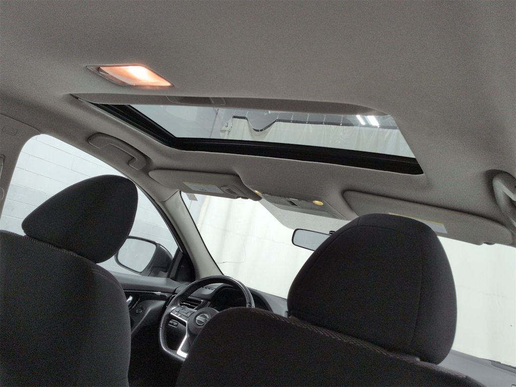 Thumbnail: 2018 Nissan Rogue Sport - 30