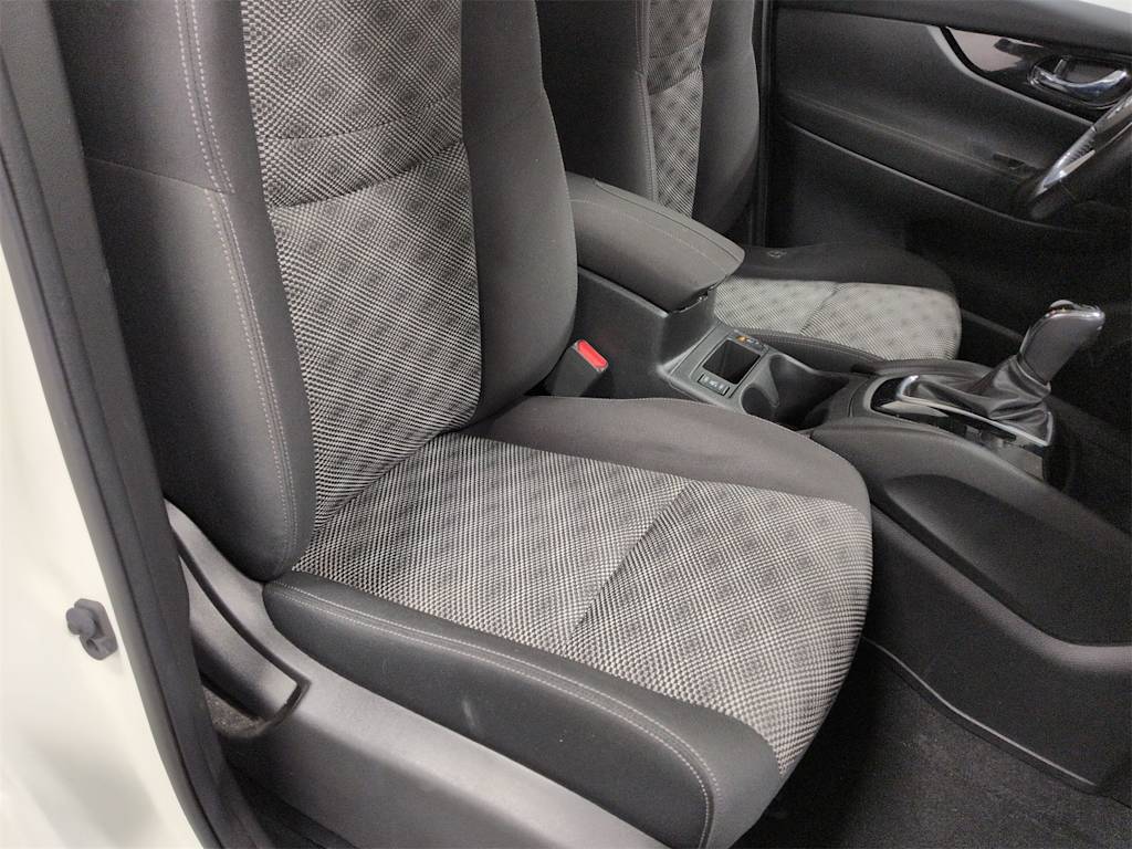 Thumbnail: 2018 Nissan Rogue Sport - 31