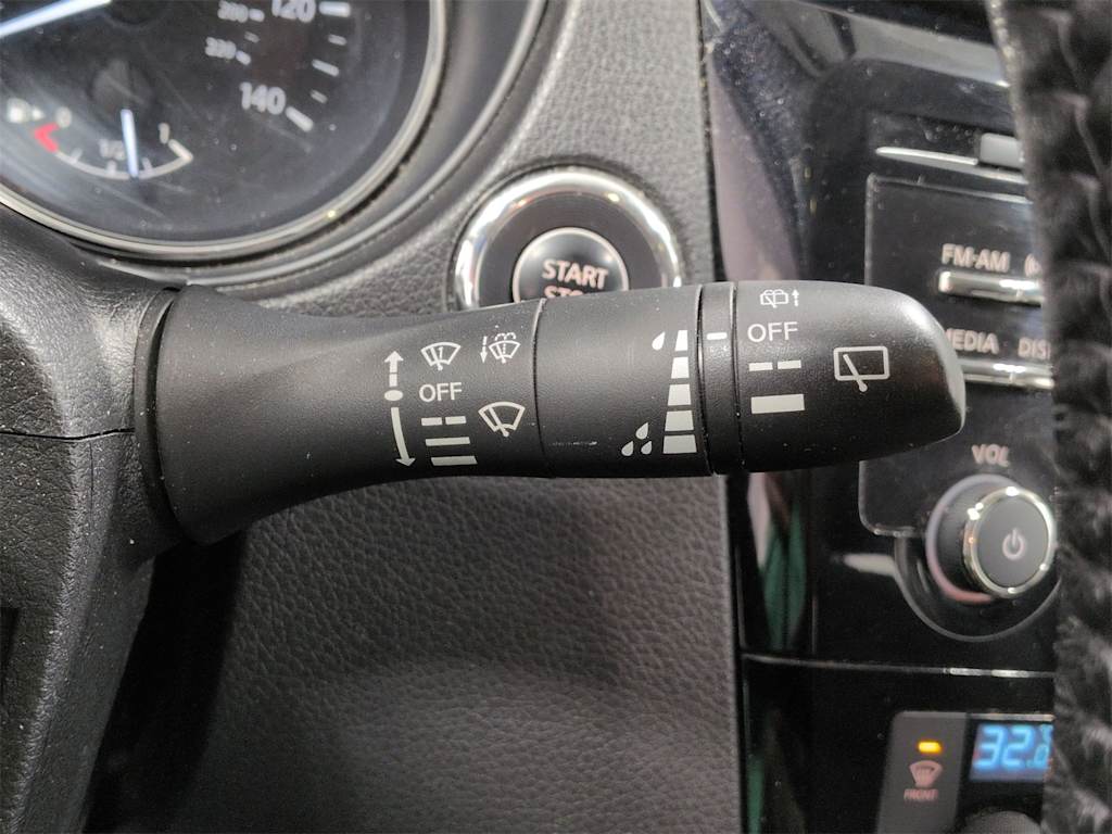 Thumbnail: 2018 Nissan Rogue Sport - 34