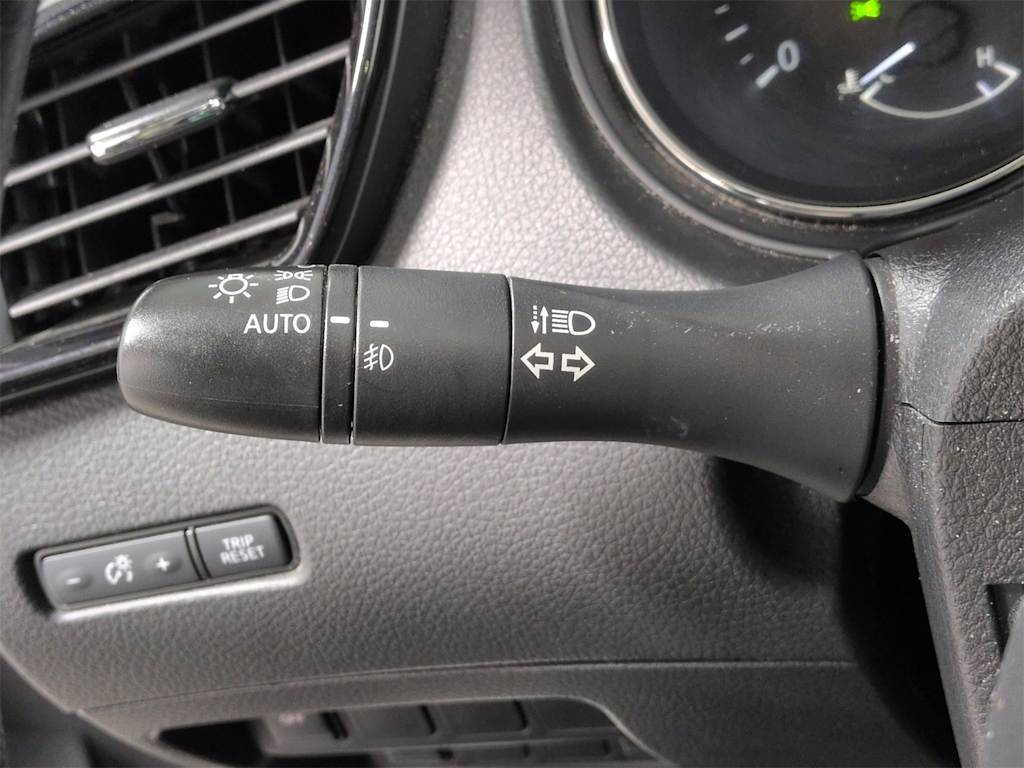 Thumbnail: 2018 Nissan Rogue Sport - 17