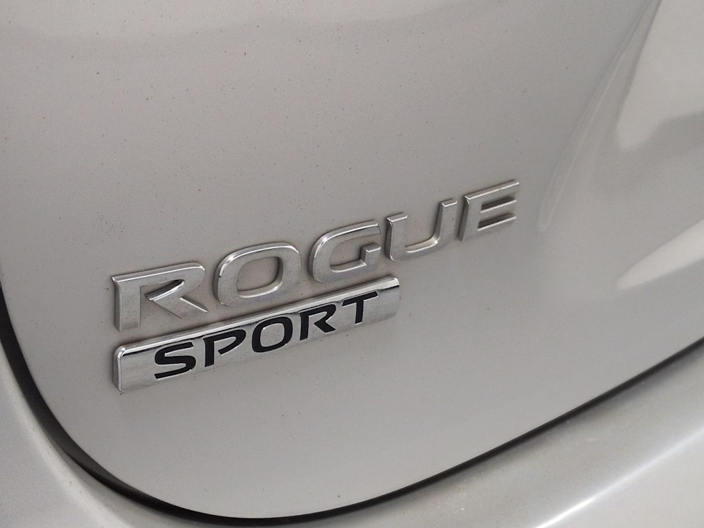 Thumbnail: 2020 Nissan Rogue Sport - 24