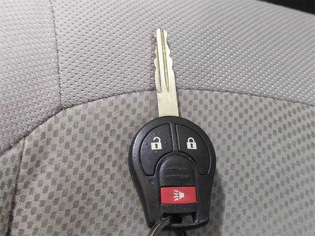 Thumbnail: 2015 Nissan Rogue - 17