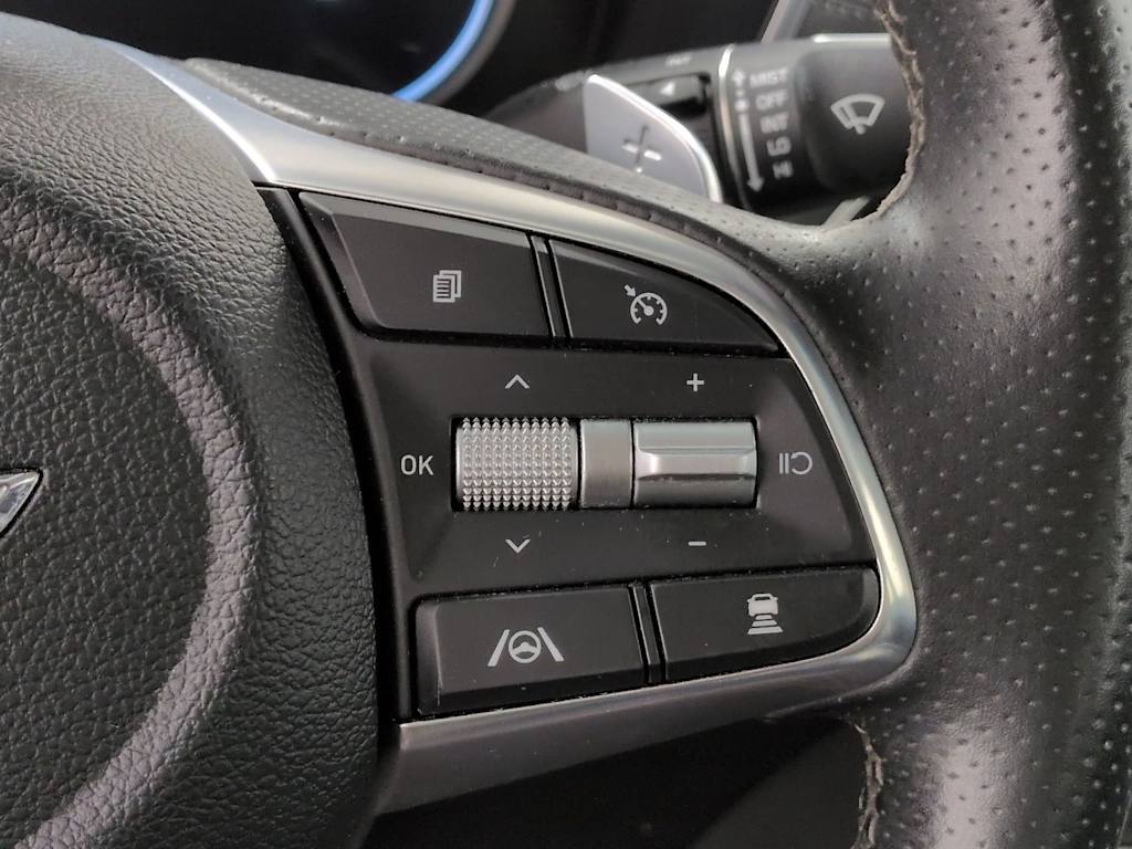 Thumbnail: 2022 Genesis G70 - 31