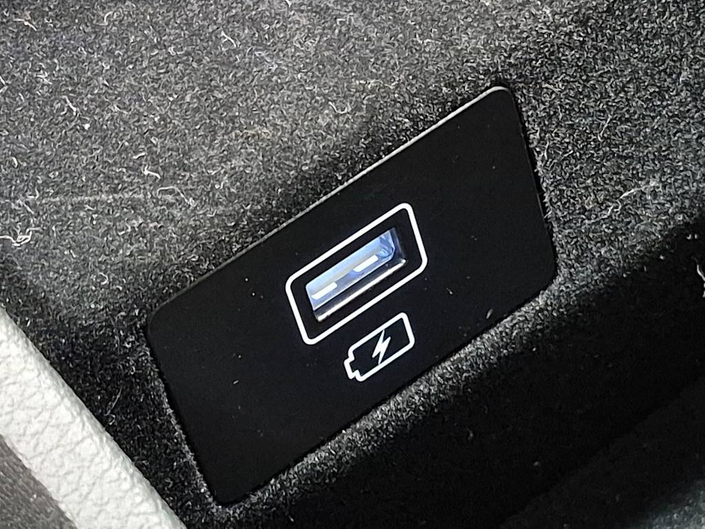 Thumbnail: 2021 Genesis G70 - 39