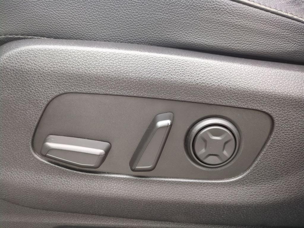 Thumbnail: 2023 Kia Carnival - 26