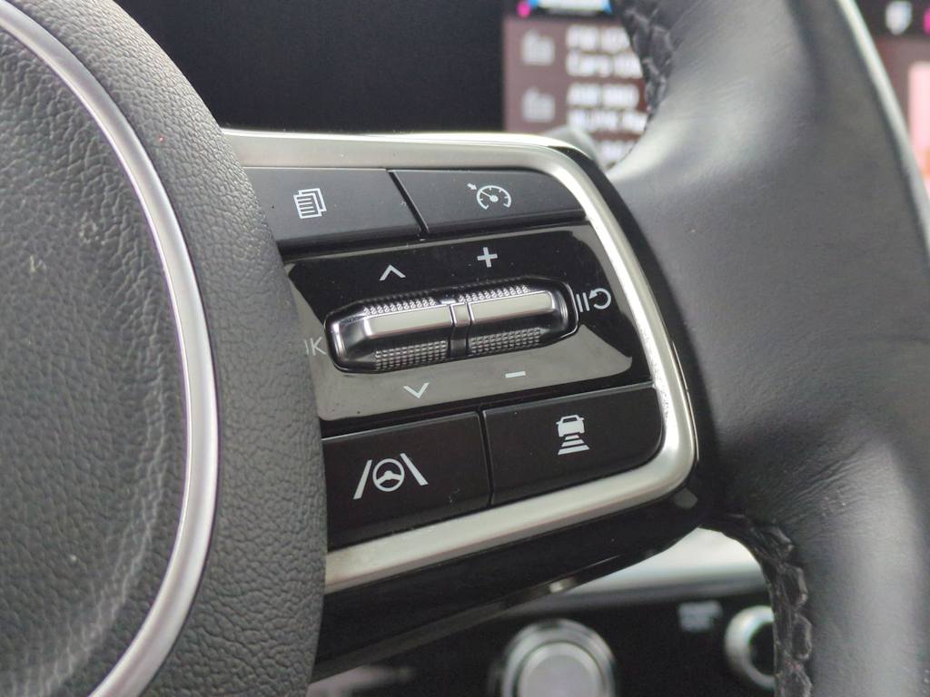 Thumbnail: 2023 Kia Carnival - 33