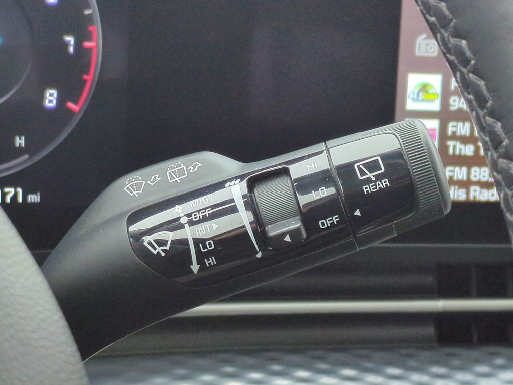 Thumbnail: 2023 Kia Carnival - 16
