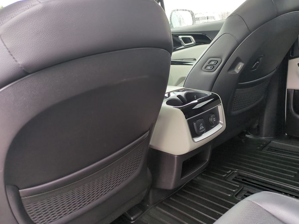 Thumbnail: 2023 Kia Carnival - 27