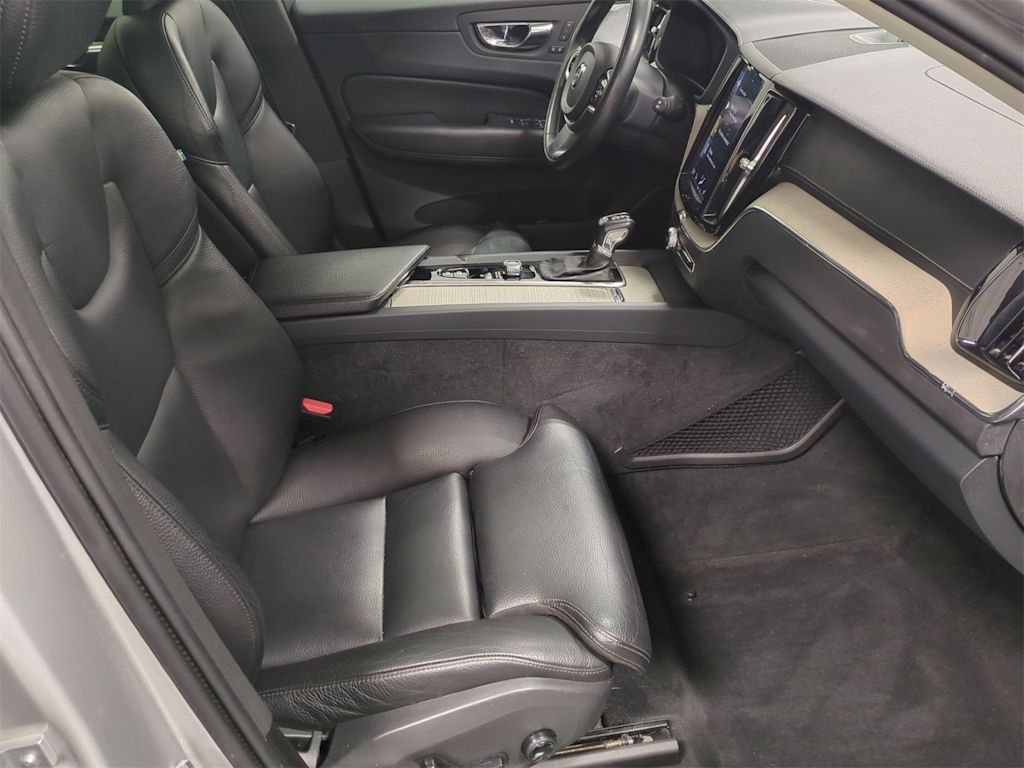 Thumbnail: 2018 Volvo XC60 - 11