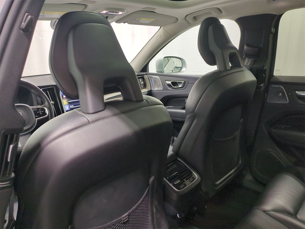 Thumbnail: 2018 Volvo XC60 - 12