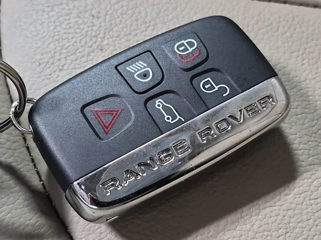 Thumbnail: 2017 Land Rover Range Rover Evoque - 19
