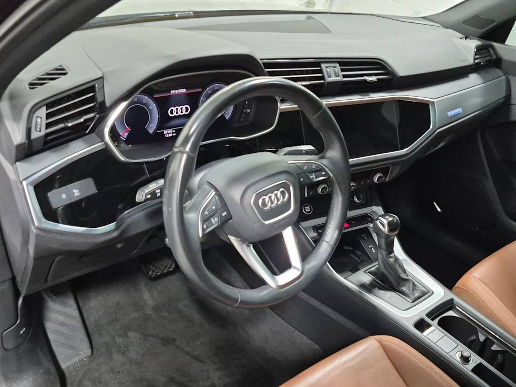 Thumbnail: 2021 Audi Q3 - 2