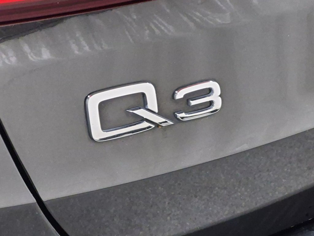 Thumbnail: 2021 Audi Q3 - 26