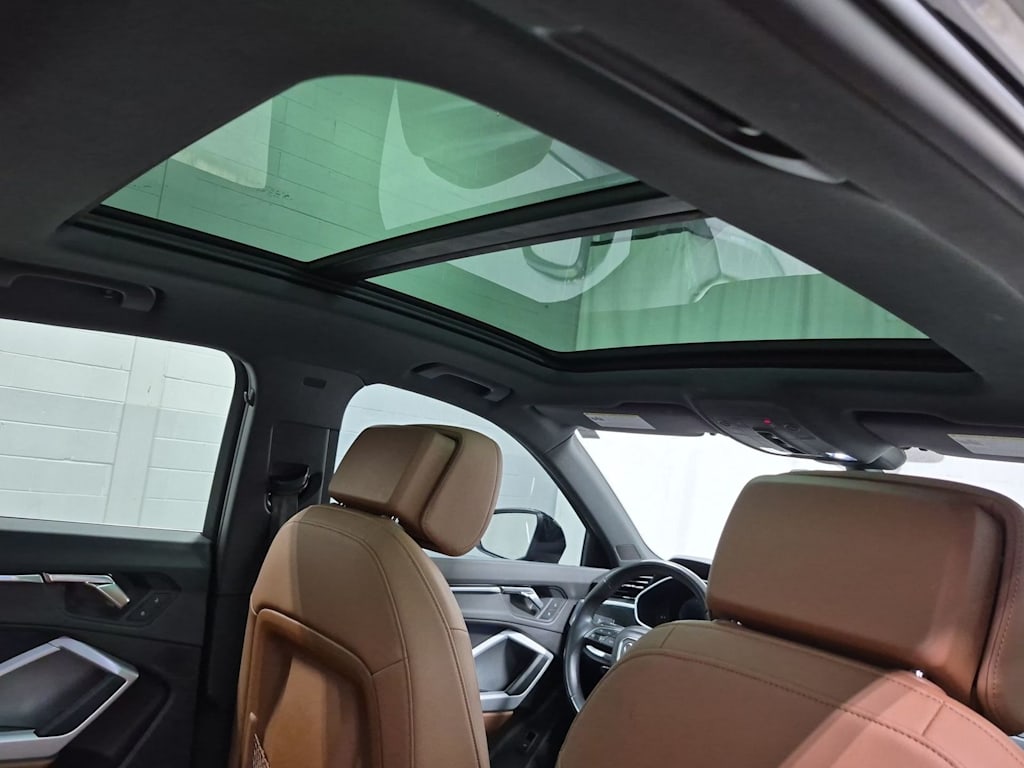 Thumbnail: 2021 Audi Q3 - 30
