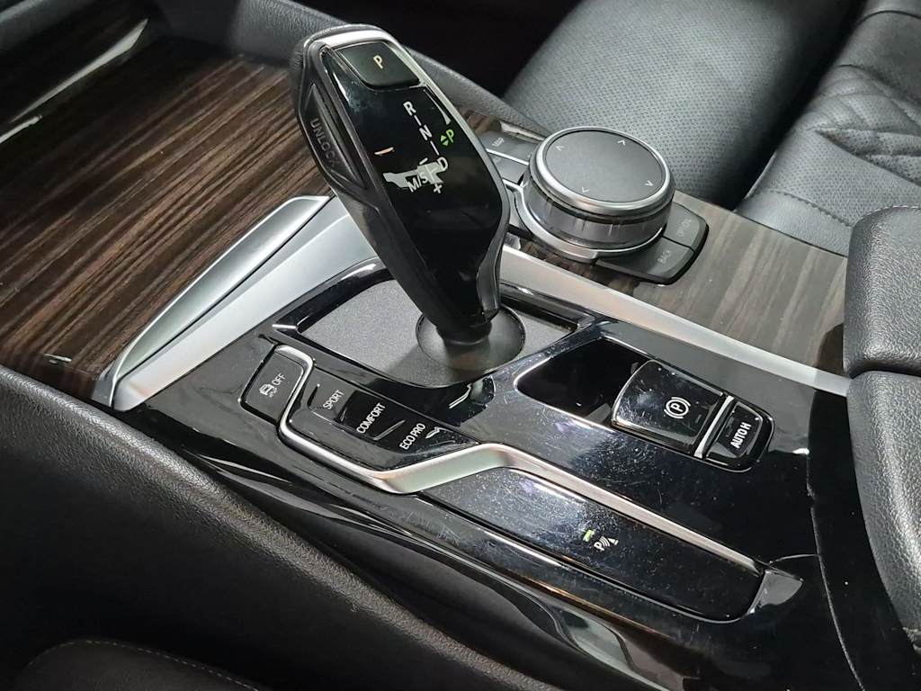 Thumbnail: 2022 BMW 5 Series - 16