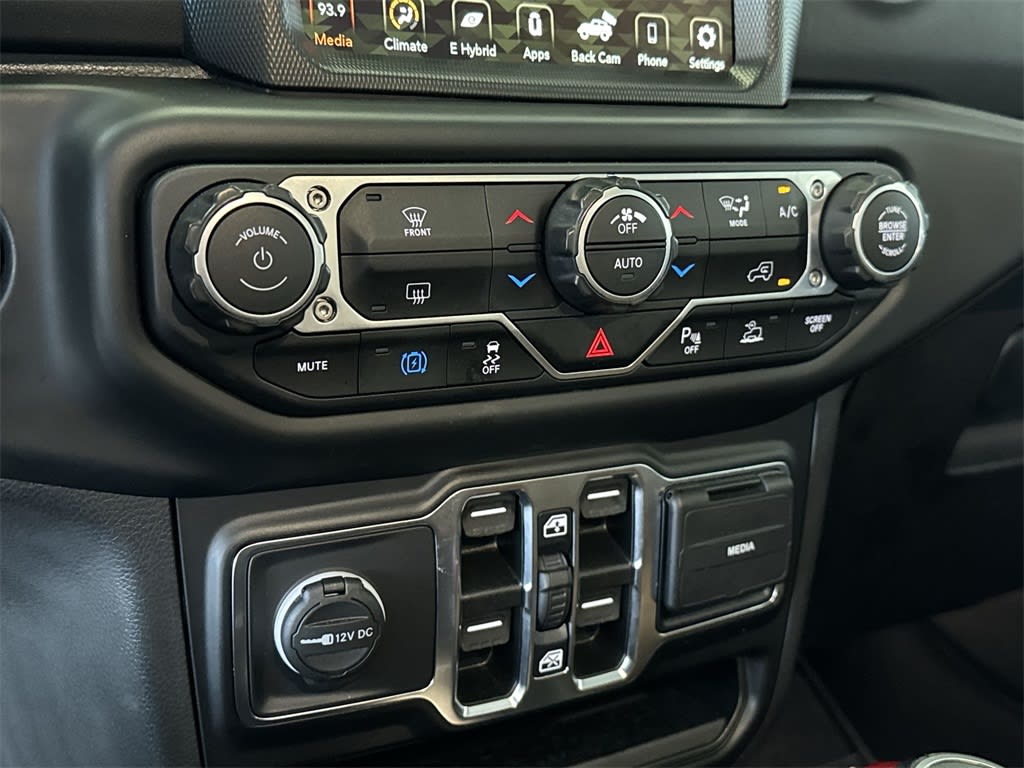 Thumbnail: 2021 Jeep Wrangler - 27