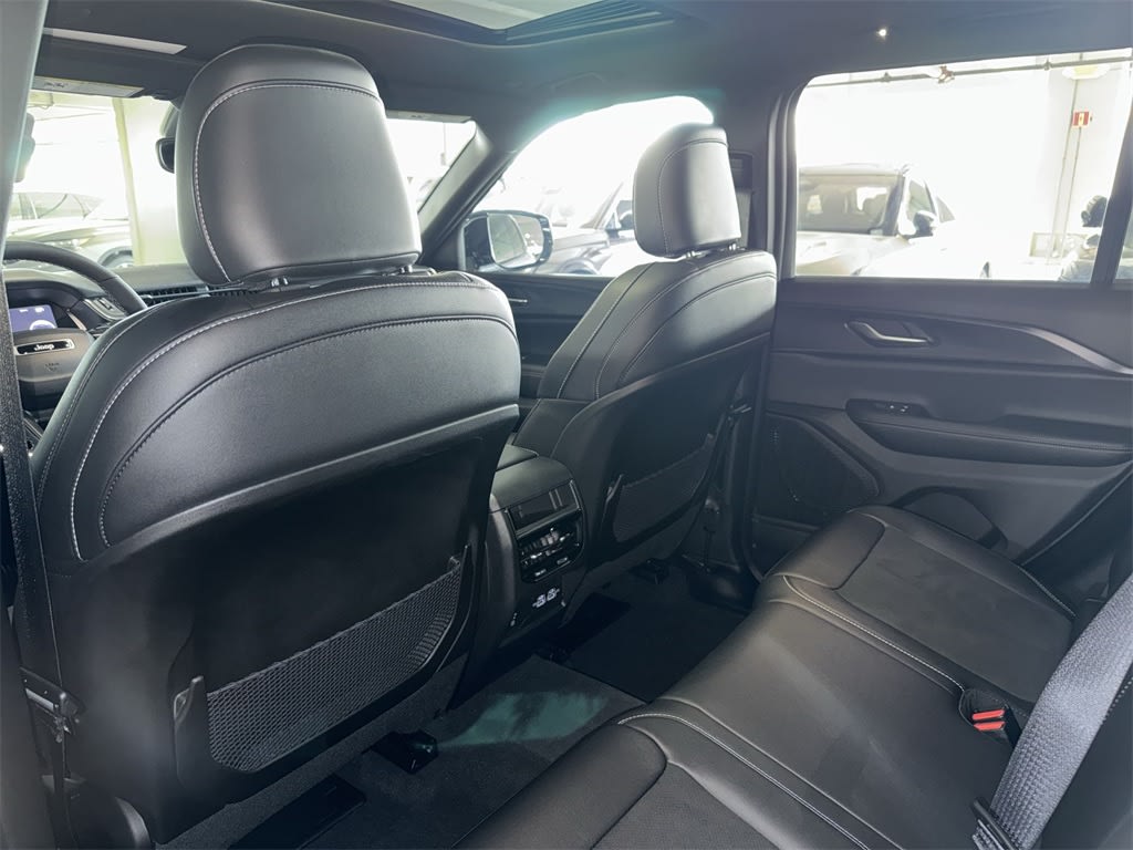 2024 Jeep Grand Cherokee Laredo 33