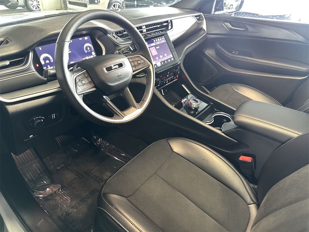 2024 Jeep Grand Cherokee Laredo 2