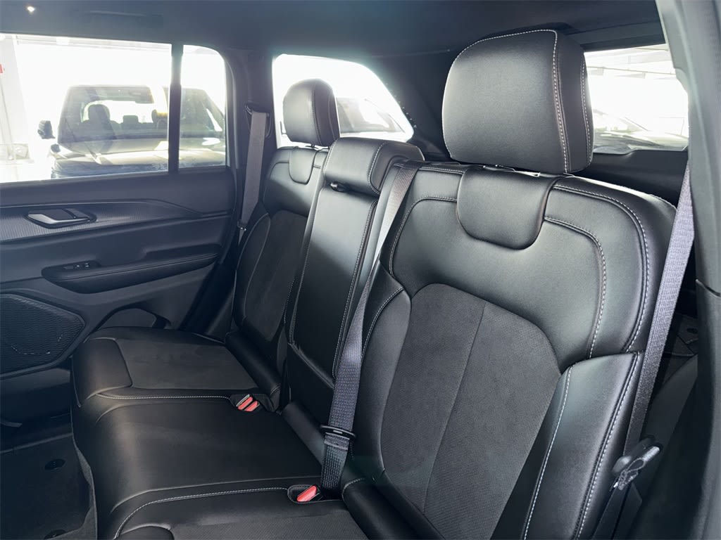 2024 Jeep Grand Cherokee Laredo 12