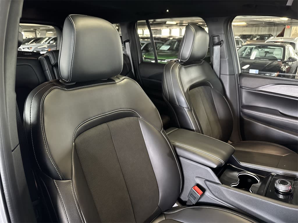 2024 Jeep Grand Cherokee Laredo 11