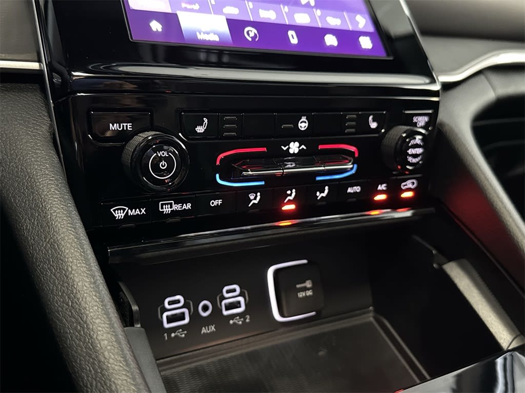 2024 Jeep Grand Cherokee Laredo 32