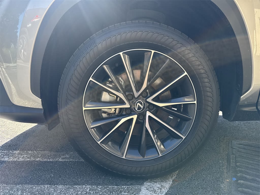 Thumbnail: 2024 Lexus ES - 8