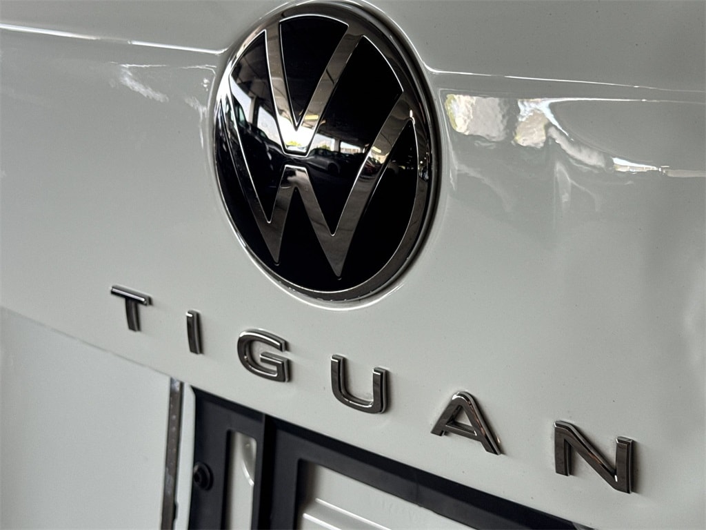 Thumbnail: 2024 Volkswagen Tiguan - 7