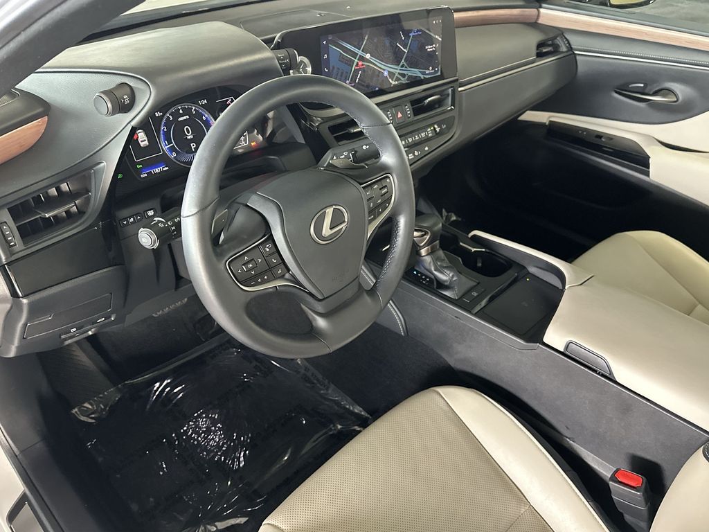 Thumbnail: 2025 Lexus ES - 2