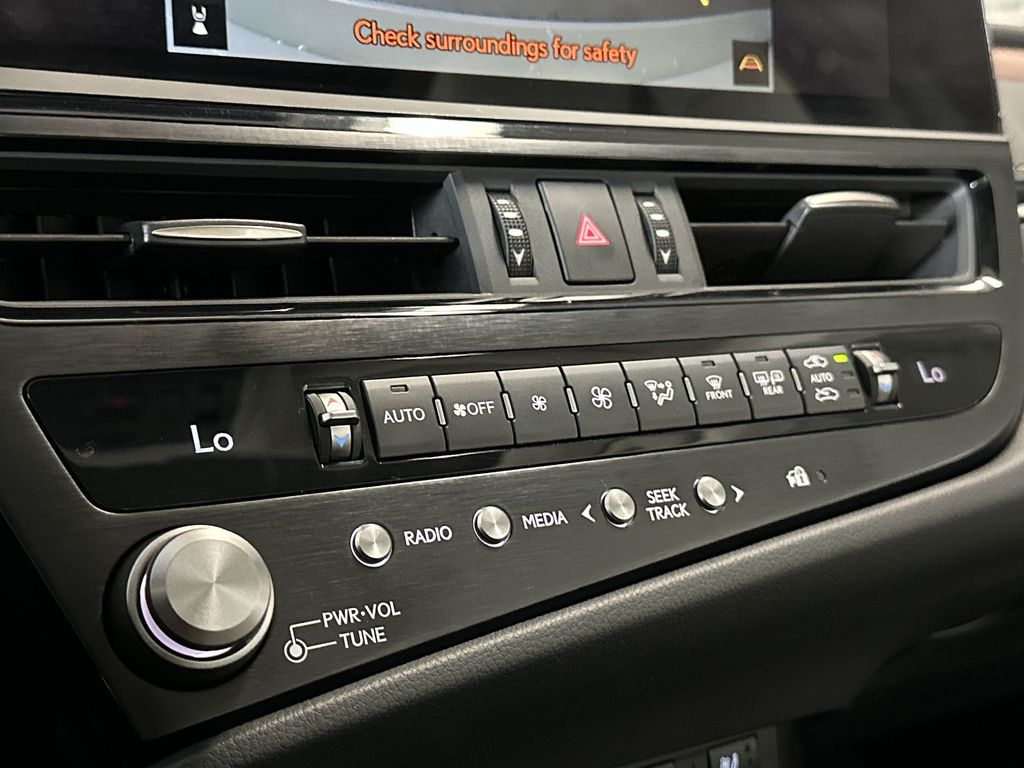 Thumbnail: 2025 Lexus ES - 26
