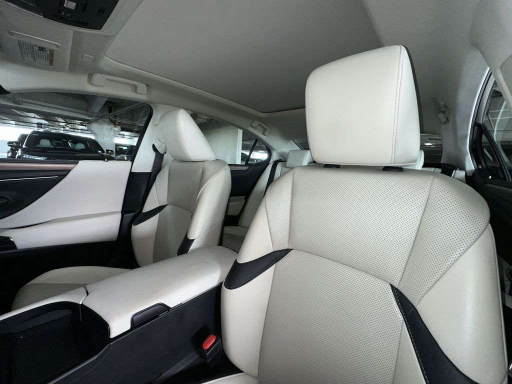 Thumbnail: 2025 Lexus ES - 11