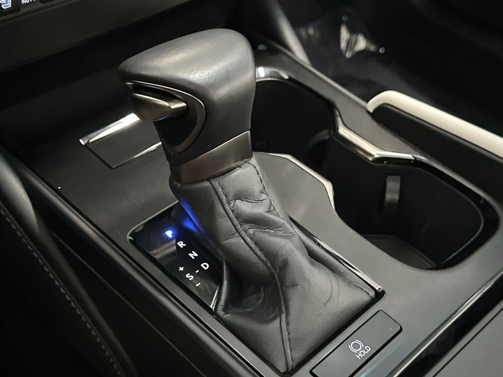 Thumbnail: 2025 Lexus ES - 16