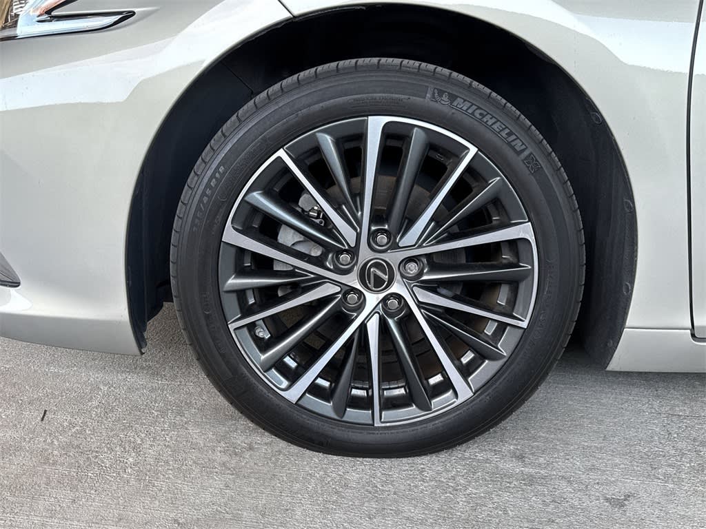 Thumbnail: 2022 Lexus ES - 8