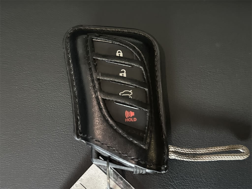 Thumbnail: 2022 Lexus ES - 19