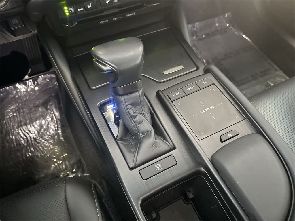 Thumbnail: 2022 Lexus ES - 16