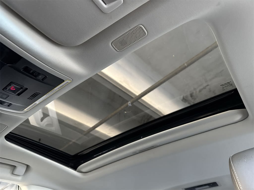 Thumbnail: 2022 Lexus ES - 24